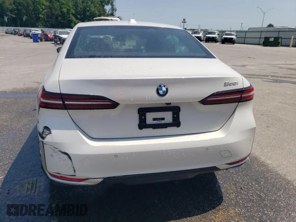 2024 BMW 5 Series 530i z VIN WBA43FJ00RCR49504, wystawiony jako Copart lot #57427265 z przebiegiem 30 326 mil mil oraz Szkoda całkowita • Salvage title. Historia ofert i sprzedaży dostępna na DreamBid. Obrazek 6.