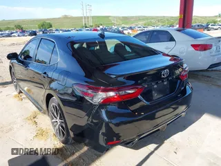2023 Toyota Camry SE z VIN 4T1G11AKXPU747251, wystawiony jako IAAI lot #42388819 z przebiegiem 39 542 mil mil oraz . Historia ofert i sprzedaży dostępna na DreamBid. Obrazek 3.