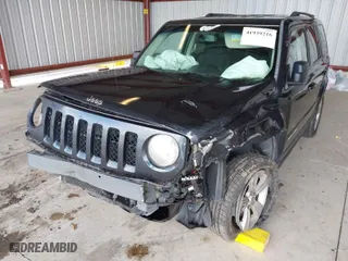 2014 Jeep Patriot Latitude with VIN 1C4NJRFB7ED784130, listed as a IAAI auction lot 41939216 with 141,250 mi miles. Bid and sale history available at carsss.com. Image 6.