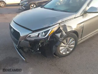 2017 Hyundai Sonata Hybrid SE with VIN KMHE24L35HA074609, listed as a IAAI auction lot 41177631 with 109,259 mi miles. Bid and sale history available at carsss.com. Image 6.