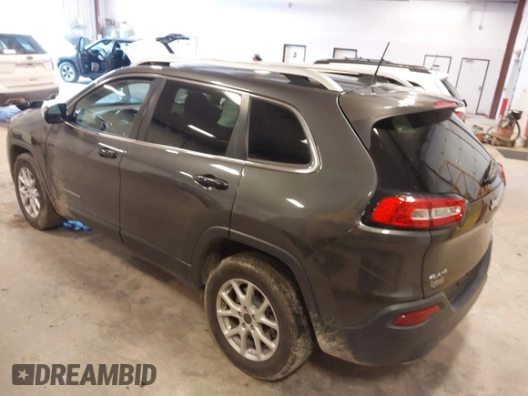 2016 Jeep Cherokee Latitude z VIN 1C4PJMCSXGW147918, wystawiony jako IAAI lot #42173947 z przebiegiem 142 482 mil mil oraz . Historia ofert i sprzedaży dostępna na DreamBid. Obrazek 3.