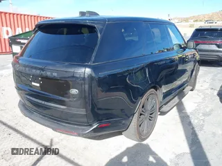 2023 Land Rover Range Rover SE z VIN SALKP9E71PA059957, wystawiony jako IAAI lot #41337686 z przebiegiem Nie podano mil oraz . Historia ofert i sprzedaży dostępna na DreamBid. Obrazek 4.