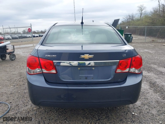 2014 Chevrolet Cruze 1LT with VIN 1G1PC5SB0E7213216, listed as a IAAI auction lot 41955710 with 147,003 mi miles. Bid and sale history available at carsss.com. Image 16.