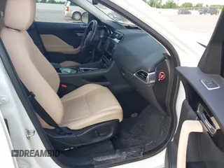 2017 Jaguar F-Pace 35t Premium z VIN SADCJ2BV1HA091773, wystawiony jako IAAI lot #42289518 z przebiegiem 130 935 mil mil oraz . Historia ofert i sprzedaży dostępna na DreamBid. Obrazek 5.