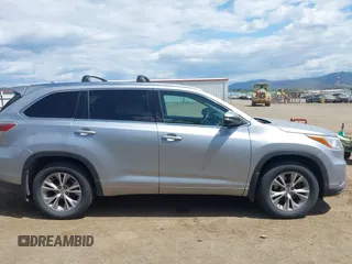 2015 Toyota Highlander XLE z VIN 5TDJKRFH9FS099780, wystawiony jako IAAI lot #42407689 z przebiegiem 159 406 mil mil oraz . Historia ofert i sprzedaży dostępna na DreamBid. Obrazek 13.