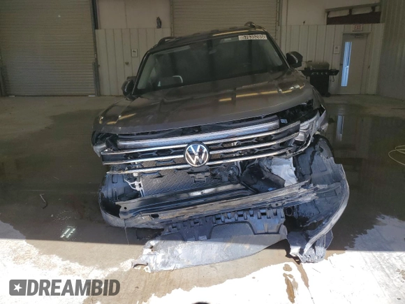 2024 Volkswagen Atlas SE with VIN 1V2HR2CA5RC572135, listed as a Copart auction lot 57635285 with 29,441 mi miles and Non repairable. Bid and sale history available at DreamBid. Image 5.