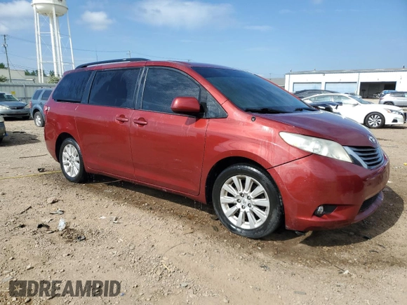2013 Toyota Sienna XLE с VIN 5TDDK3DC4DS064952, выставлен на аукционе Copart как лот 56797335 с пробегом Не указан миль и Списание • Salvage title. История ставок и продаж доступна на DreamBid. Изображение 4.