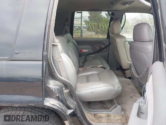 1998 GMC Yukon with VIN 1GKEK13R9WJ734112, listed as a IAAI auction lot 42072548 with 226,061 mi miles. Bid and sale history available at carsss.com. Image 8.