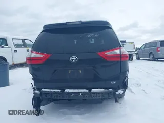 2019 Toyota Sienna XLE Auto Access Seat with VIN 5TDYZ3DC5KS967976, listed as a IAAI auction lot 41623525 with 83,527 mi miles. Bid and sale history available at carsss.com. Image 17.