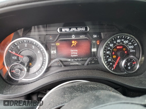 2021 Ram 1500 Big Horn z VIN 1C6SRFMTXMN617332, wystawiony jako Copart lot #46398695 z przebiegiem 42 656 mil mil oraz Szkoda całkowita • Salvage title. Historia ofert i sprzedaży dostępna na DreamBid. Obrazek 9.