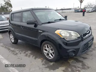 2012 Kia Soul with VIN KNDJT2A59C7748615, listed as a IAAI auction lot 42077867 with 199,114 mi miles. Bid and sale history available at carsss.com. Image 1.