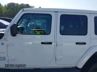 2021 Jeep Wrangler Unlimited Sahara z VIN 1C4JJXP6XMW840844, wystawiony jako IAAI lot #42152271 z przebiegiem 68 209 mil mil oraz . Historia ofert i sprzedaży dostępna na DreamBid. Obrazek 14.
