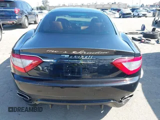 2009 Maserati GranTurismo с VIN ZAMHJ45A590045064, выставлен на аукционе IAAI как лот 42427689 с пробегом 57 113 миль миль и . История ставок и продаж доступна на DreamBid. Изображение 17.