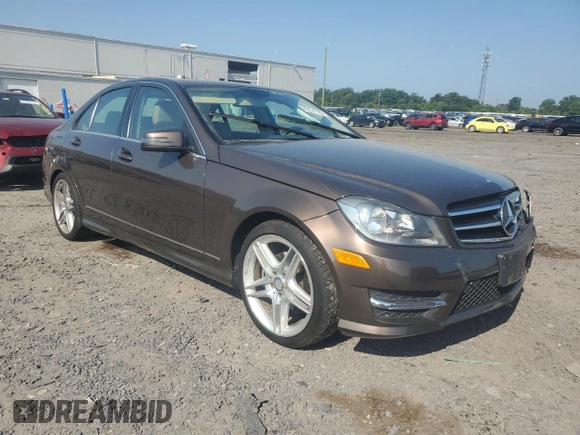 2014 Mercedes-Benz C 250 Sport z VIN WDDGF4HB7EA944038, wystawiony jako Copart lot #62121165 z przebiegiem 66 524 mil mil oraz Szkoda całkowita • Salvage title. Historia ofert i sprzedaży dostępna na DreamBid. Obrazek 4.