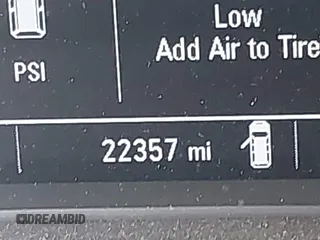 2020 Chevrolet Traverse LS z VIN 1GNERFKW8LJ262886, wystawiony jako IAAI lot #42124771 z przebiegiem 22 357 mil mil oraz . Historia ofert i sprzedaży dostępna na DreamBid. Obrazek 15.