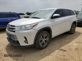 2018 Toyota Highlander LE z VIN 5TDZZRFH9JS258918, wystawiony jako Copart lot #51342265 z przebiegiem 78 660 mil mil oraz Czysty tytuł • Clean title. Historia ofert i sprzedaży dostępna na DreamBid. Obrazek 1.