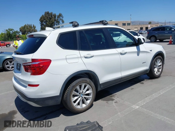 2017 BMW X3 xDrive28i z VIN 5UXWX9C35H0T24703, wystawiony jako IAAI lot #42283472 z przebiegiem 61 993 mil mil oraz . Historia ofert i sprzedaży dostępna na DreamBid. Obrazek 4.