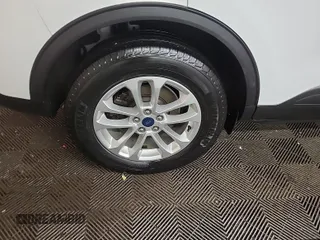 2020 Ford Escape SE z VIN 1FMCU9G66LUB14805, wystawiony jako IAAI lot #42388285 z przebiegiem 50 819 mil mil oraz . Historia ofert i sprzedaży dostępna na DreamBid. Obrazek 41.