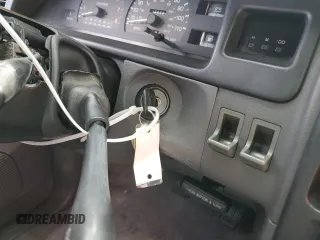 1996 Toyota T100 SR5 z VIN JT4TN14D7T0017707, wystawiony jako Copart lot #75676624 z przebiegiem 246 564 mil mil oraz Szkody całkowita. Historia ofert i sprzedaży dostępna na DreamBid. Obrazek 12.