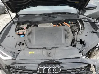2024 Audi Q8 e-tron Premium Plus z VIN WA15AAGE3RB027165, wystawiony jako Copart lot #42250375 z przebiegiem 15 926 mil mil oraz Szkoda całkowita • Salvage title. Historia ofert i sprzedaży dostępna na DreamBid. Obrazek 11.