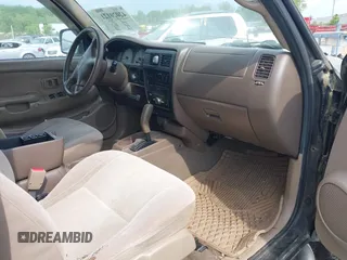 2001 Toyota Tacoma PreRunner with VIN 5TEGN92N61Z762988, listed as a IAAI auction lot 42020121 with 267,911 mi miles. Bid and sale history available at carsss.com. Image 5.