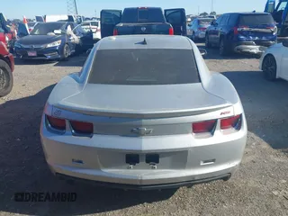 2010 Chevrolet Camaro 1LT z VIN 2G1FB1EV1A9167966, wystawiony jako IAAI lot #42014509 z przebiegiem 213 321 mil mil oraz . Historia ofert i sprzedaży dostępna na DreamBid. Obrazek 15.