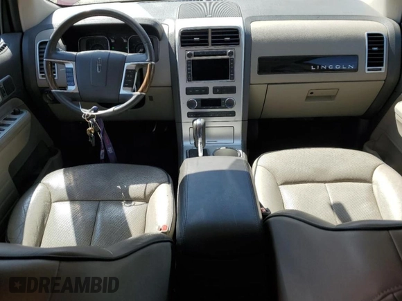 2010 Lincoln MKX z VIN 2LMDJ8JC2ABJ24499, wystawiony jako Copart lot #53376925 z przebiegiem 210 691 mil mil oraz Szkoda całkowita • Salvage title. Historia ofert i sprzedaży dostępna na DreamBid. Obrazek 8.
