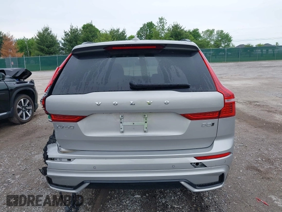 2024 Volvo XC60 Plus Dark Theme z VIN YV4L12RL5R1885058, wystawiony jako IAAI lot #42167034 z przebiegiem 25 886 mil mil oraz . Historia ofert i sprzedaży dostępna na DreamBid. Obrazek 16.