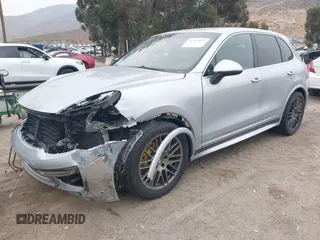 2017 Porsche Cayenne S z VIN WP1AB2A2XHLA51668, wystawiony jako IAAI lot #42347854 z przebiegiem 85 227 mil mil oraz . Historia ofert i sprzedaży dostępna na DreamBid. Obrazek 18.