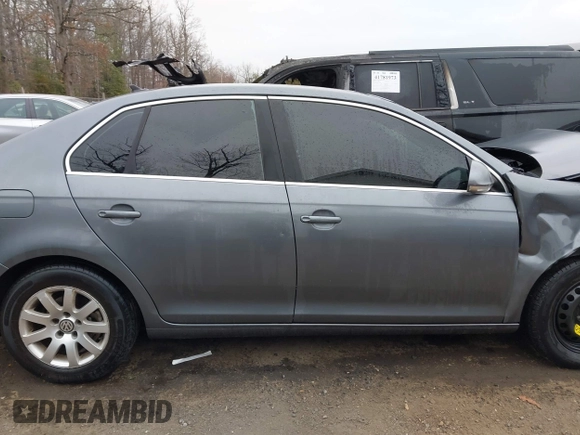 2008 Volkswagen Jetta SE with VIN 3VWRZ81K58M123374, listed as a IAAI auction lot 41787147 with 180,895 mi miles and . Bid and sale history available at DreamBid. Image 13.
