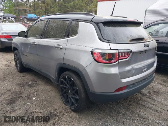 2018 Jeep Compass Latitude with VIN 3C4NJCBB0JT487272, listed as a IAAI auction lot 41955584 with 92,042 mi miles. Bid and sale history available at carsss.com. Image 3.