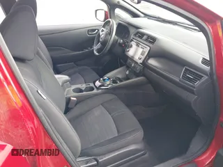 2019 Nissan LEAF SV z VIN 1N4AZ1CP2KC301692, wystawiony jako IAAI lot #41255433 z przebiegiem 36 916 mil mil oraz . Historia ofert i sprzedaży dostępna na DreamBid. Obrazek 5.