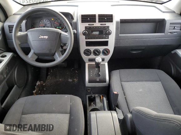 2008 Jeep Patriot Sport with VIN 1J8FT28W88D772426, listed as a Copart auction lot 82000924 with 220,130 mi miles and Clean Title. Bid and sale history available at carsss.com. Image 8.