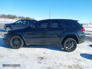 2018 Jeep Grand Cherokee Altitude with VIN 1C4RJFAG8JC120163, listed as a IAAI auction lot 41352989 with 97,908 mi miles. Bid and sale history available at carsss.com. Image 15.