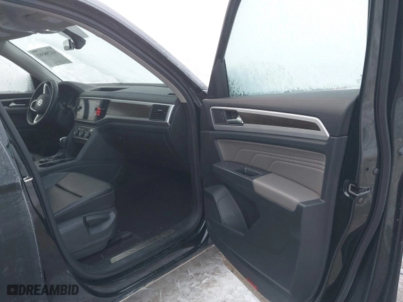 2021 Volkswagen Atlas 3.6L V6 SE w/Technology with VIN 1V2HR2CA9MC574558, listed as a IAAI auction lot 41296583 with 50,267 mi miles. Bid and sale history available at carsss.com. Image 5.