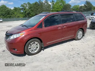 2013 Toyota Sienna XLE AAS z VIN 5TDYK3DC7DS299816, wystawiony jako Copart lot #57759645 z przebiegiem 105 611 mil mil oraz Szkoda całkowita • Salvage title. Historia ofert i sprzedaży dostępna na DreamBid. Obrazek 1.