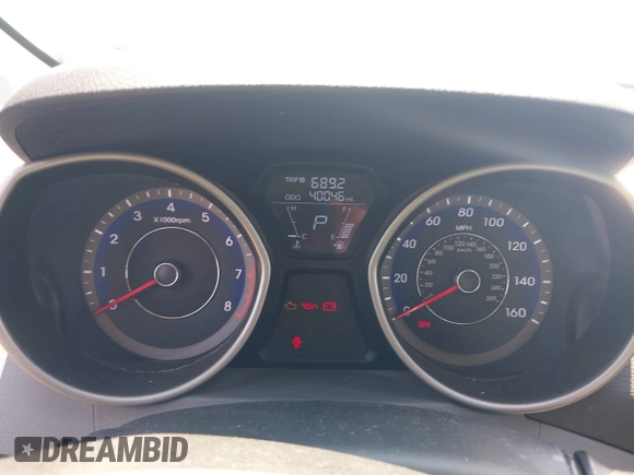 2013 Hyundai Elantra GLS z VIN KMHDH4AE0DU564978, wystawiony jako IAAI lot #39801664 z przebiegiem 40 046 mil mil oraz . Historia ofert i sprzedaży dostępna na DreamBid. Obrazek 7.