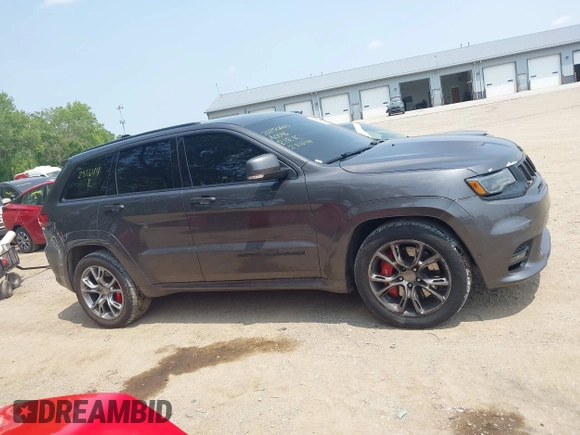2018 Jeep Grand Cherokee SRT z VIN 1C4RJFDJ7JC281644, wystawiony jako IAAI lot #42481239 z przebiegiem 160 218 mil mil oraz . Historia ofert i sprzedaży dostępna na DreamBid. Obrazek 13.