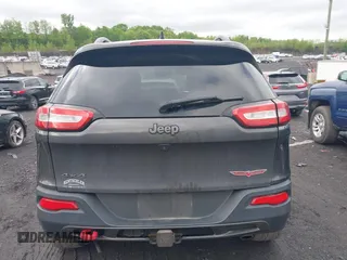 2017 Jeep Cherokee Trailhawk with VIN 1C4PJMBS6HW577058, listed as a IAAI auction lot 42220033 with 111,623 mi miles and . Bid and sale history available at DreamBid. Image 16.