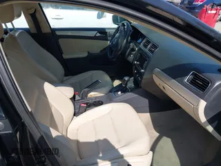 2013 Volkswagen Jetta SE z VIN 3VWDP7AJ5DM432371, wystawiony jako IAAI lot #42607003 z przebiegiem 172 077 mil mil oraz . Historia ofert i sprzedaży dostępna na DreamBid. Obrazek 5.