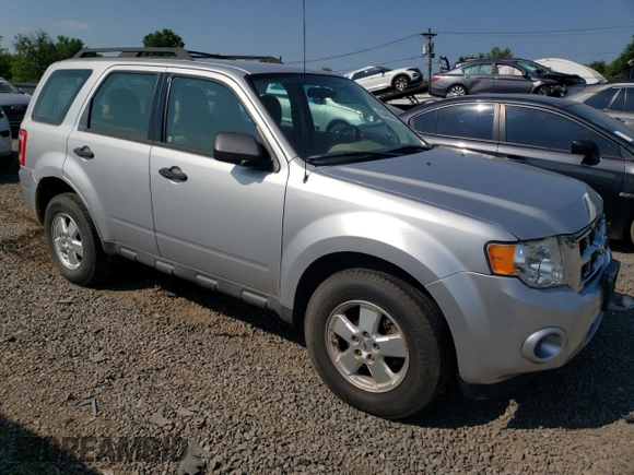 2011 Ford Escape XLS z VIN 1FMCU0C77BKB10475, wystawiony jako Copart lot #65480065 z przebiegiem 90 760 mil mil oraz Czysty tytuł • Clean title. Historia ofert i sprzedaży dostępna na DreamBid. Obrazek 4.