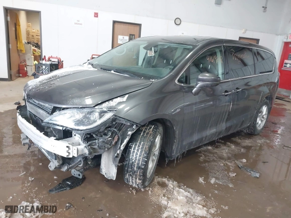 2018 Chrysler Pacifica Touring Plus with VIN 2C4RC1FG2JR197902, listed as a IAAI auction lot 41619848 with 67,094 mi miles. Bid and sale history available at carsss.com. Image 17.