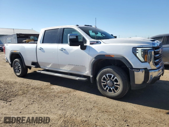 2024 GMC Sierra 3500HD SLT z VIN 1GT49UEY9RF105532, wystawiony jako Copart lot #61956334 z przebiegiem 12 996 mil mil oraz Czysty tytuł • Clean title. Historia ofert i sprzedaży dostępna na DreamBid. Obrazek 4.