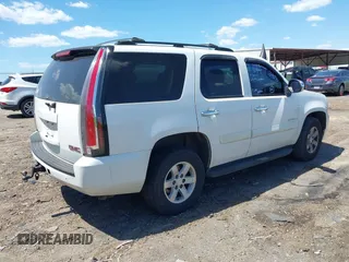 2007 GMC Yukon SLE w/3SA with VIN 1GKFC13C77R301193, listed as a IAAI auction lot 41995771 with 274,631 mi miles. Bid and sale history available at carsss.com. Image 4.