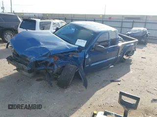 2006 Mitsubishi Raider Duro Cross z VIN 1Z7HC32K36S567749, wystawiony jako IAAI lot #42225753 z przebiegiem 81 302 mil mil oraz . Historia ofert i sprzedaży dostępna na DreamBid. Obrazek 2.