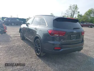 2020 Kia Sorento S z VIN 5XYPG4A54LG706009, wystawiony jako IAAI lot #42168923 z przebiegiem 55 514 mil mil oraz . Historia ofert i sprzedaży dostępna na DreamBid. Obrazek 3.