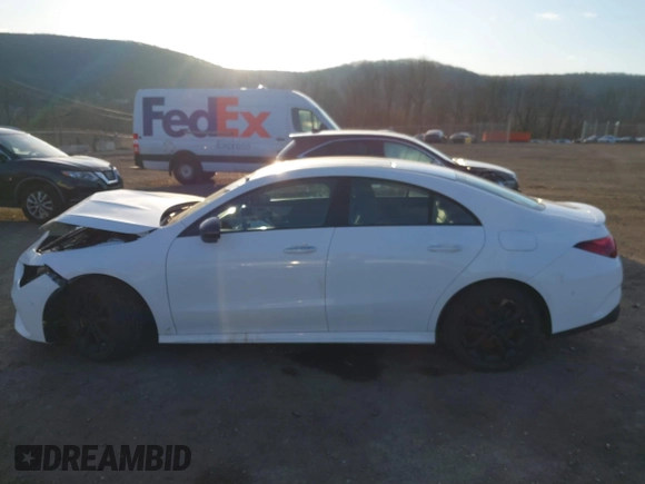 2024 Mercedes-Benz CLA 250 z VIN W1K5J4HB7RN450668, wystawiony jako IAAI lot #41333911 z przebiegiem 10 819 mil mil oraz . Historia ofert i sprzedaży dostępna na DreamBid. Obrazek 14.
