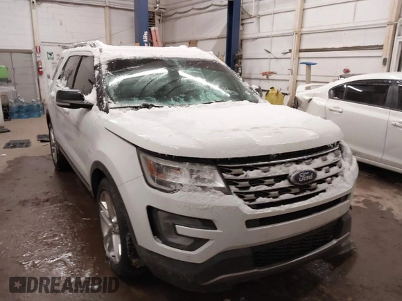2017 Ford Explorer XLT with VIN 1FM5K7D8XHGC60896, listed as a IAAI auction lot 41409272 with 111,545 mi miles and . Bid and sale history available at carsss.com. Image 1.