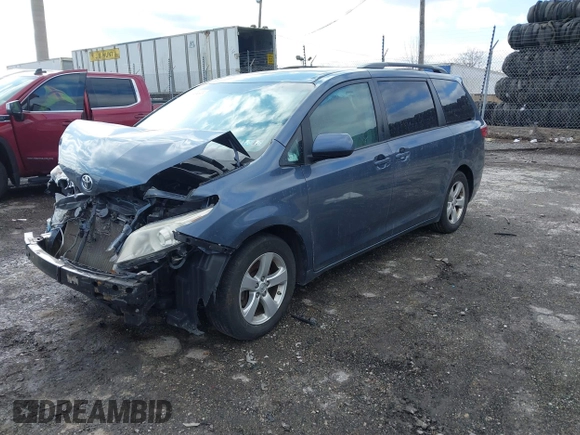 2016 Toyota Sienna LE AAS with VIN 5TDKK3DCXGS734130, listed as a IAAI auction lot 41519212 with 88,137 mi miles. Bid and sale history available at carsss.com. Image 17.