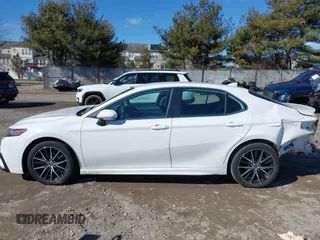 2023 Toyota Camry SE z VIN 4T1G11BK2PU076186, wystawiony jako IAAI lot #41602143 z przebiegiem 18 307 mil mil oraz . Historia ofert i sprzedaży dostępna na DreamBid. Obrazek 14.